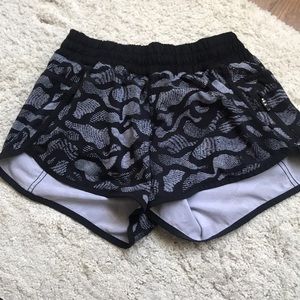 Brand New Lululemon Shorts in spotted black/white